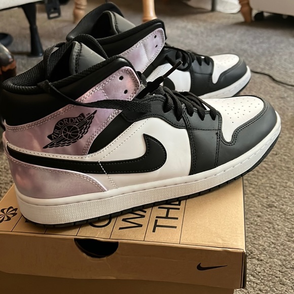 Size 10.5 mens - Picture 1 of 2